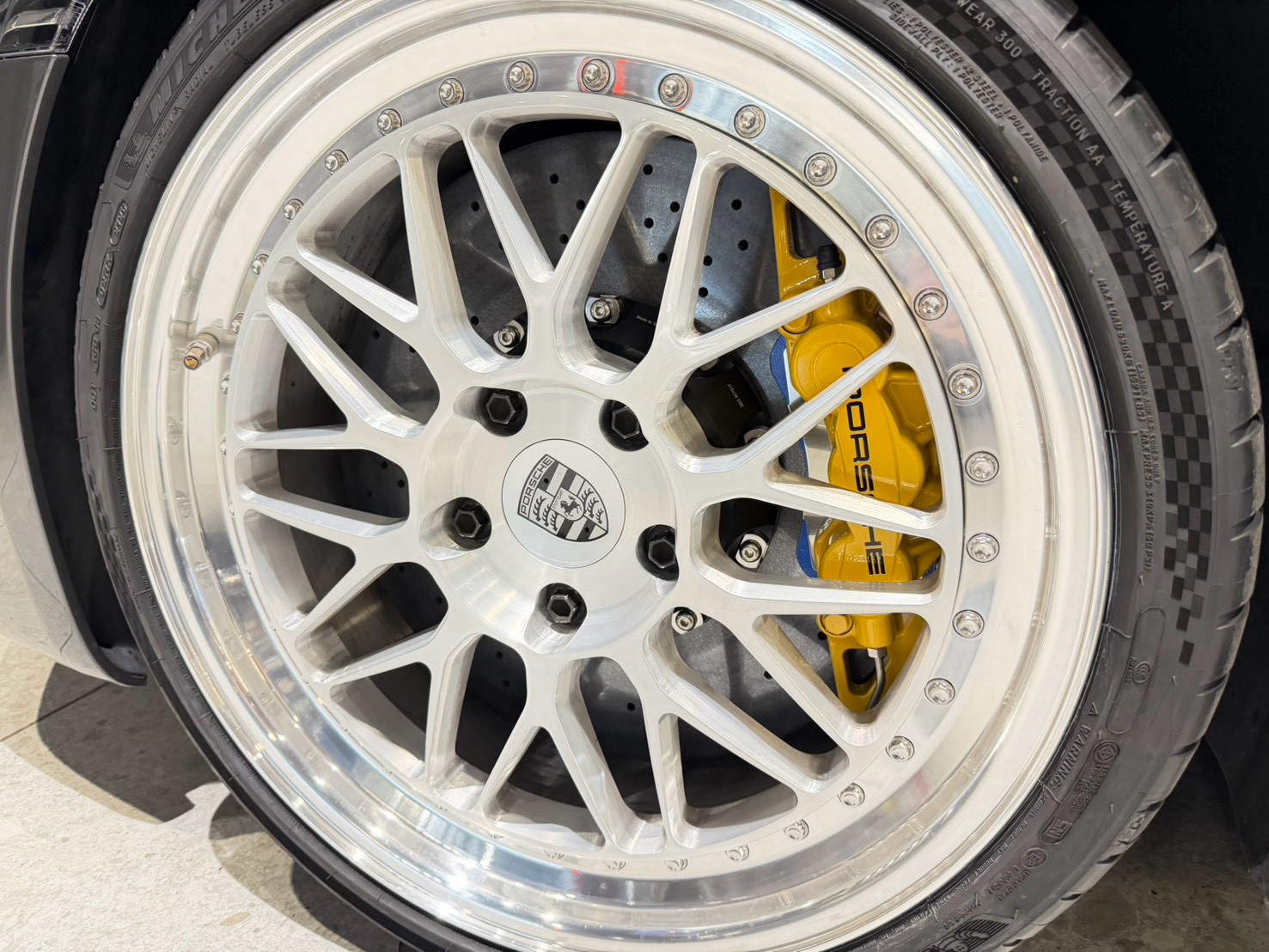CTE RACING 3F26L front caliper installed on a Porsche 911 (992) Carrera T