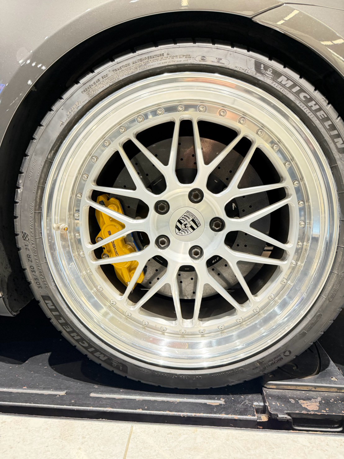 CTE RACING 3R24L rear caliper installed on a Porsche 911 (992) Carrera T