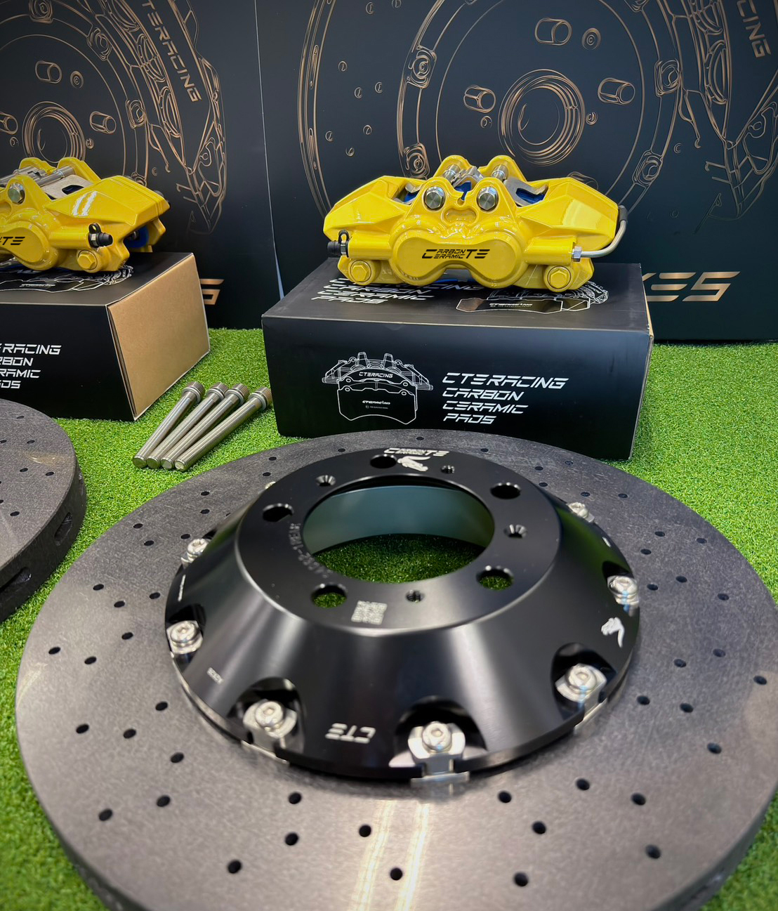 Detail of the CTE RACING carbon ceramic brake kit on a Porsche 911 (992) Carrera T